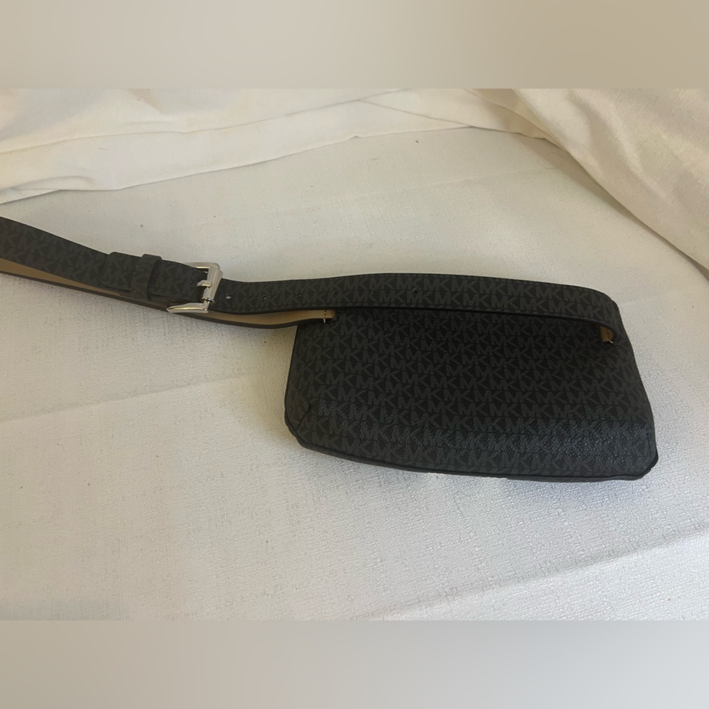 Michael Kors belt bag - Picture 11 of 12